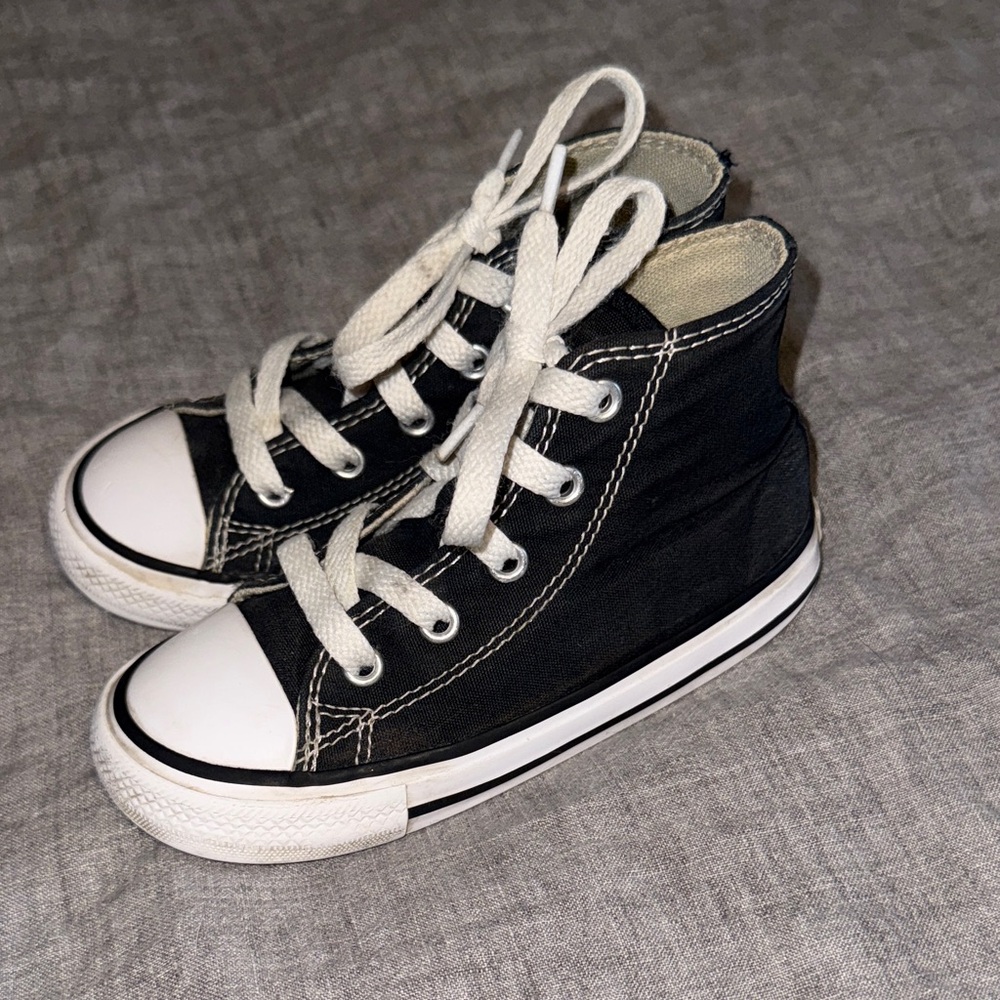 Converse Black and White Kids High-Top Sneakers Sz 9